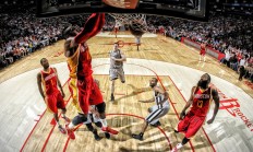 开云体育直播-欧冠淘汰赛焦点战与快船压哨击败新疆队，跨越时空的竞技共鸣