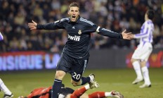 开云体育视频直播-足球场与赛道上的双重征服，玻利维亚的胜利回响与楚阿梅尼的街道狂飙