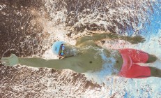 开云体育下载-赛道与球场的双重视角，F1年度争冠焦点战与湖人封锁热火的战术交响