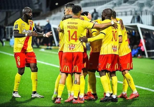 包含法甲劲旅在接连胜利中稳坐榜首的词条 包含法甲劲旅在接连胜利中稳坐榜首的词条