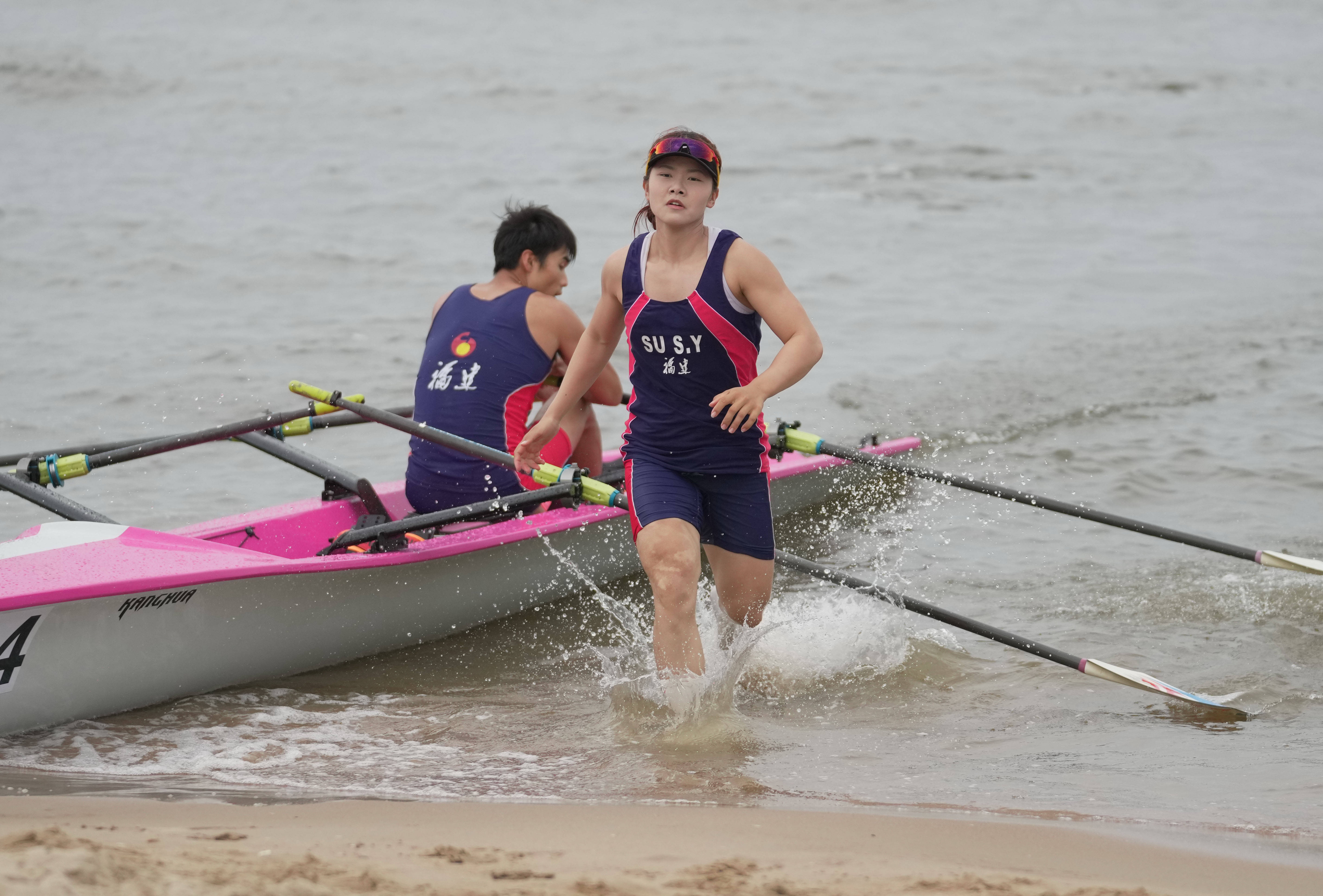 葡萄牙选手在赛艇比赛中速胜