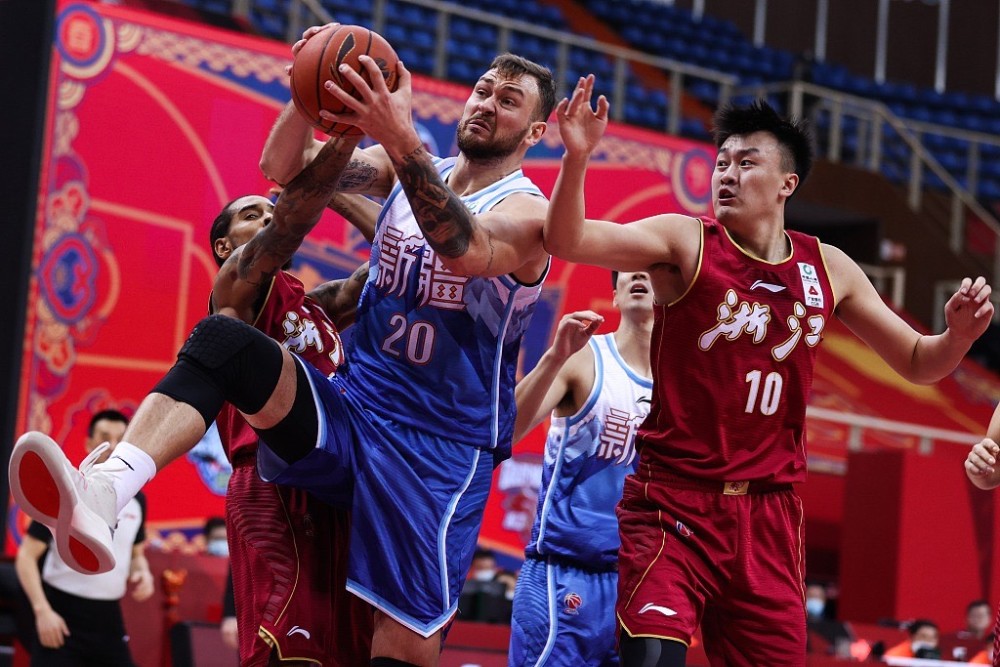 上海客场力克浙江,稳健取得三连胜的简单介绍 上海客场力克浙江,稳健取得三连胜的简单介绍