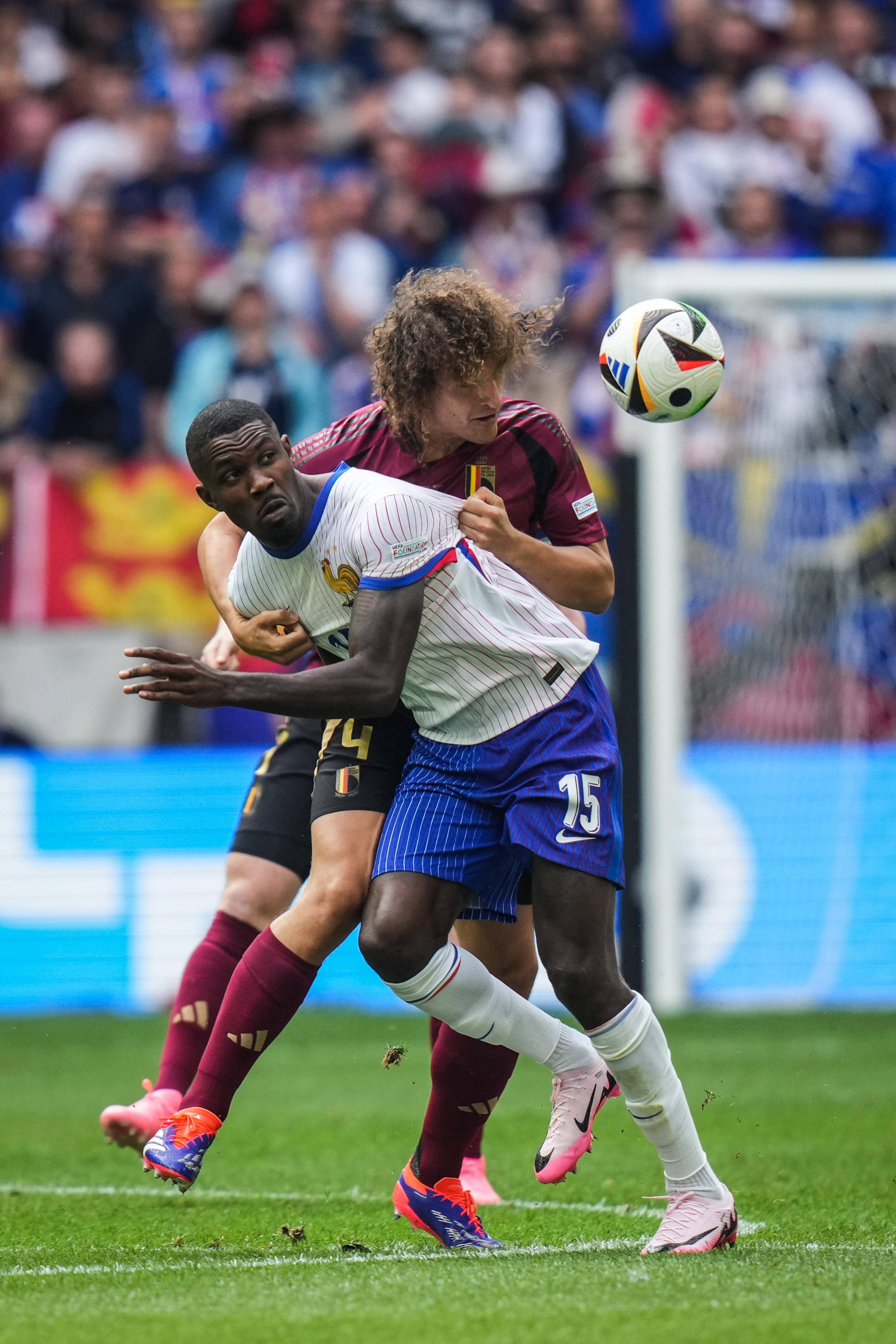 包含战绩不俗，欧洲国家足球队备受瞩目的词条