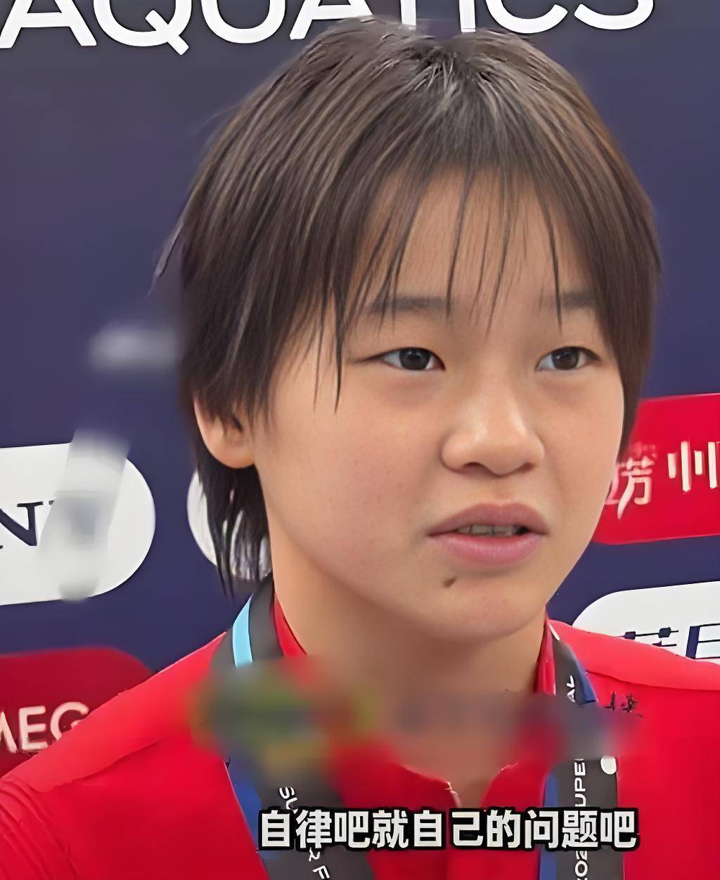 足球明星在慈善篮球赛上闪耀