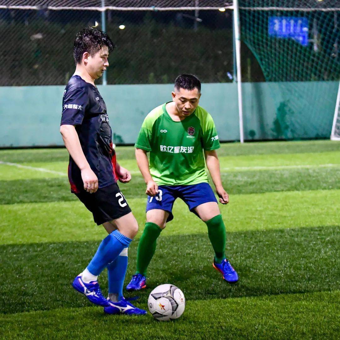 中国足球风云再起,势不可挡向前飞奔 中国足球风云再起,势不可挡向前飞奔