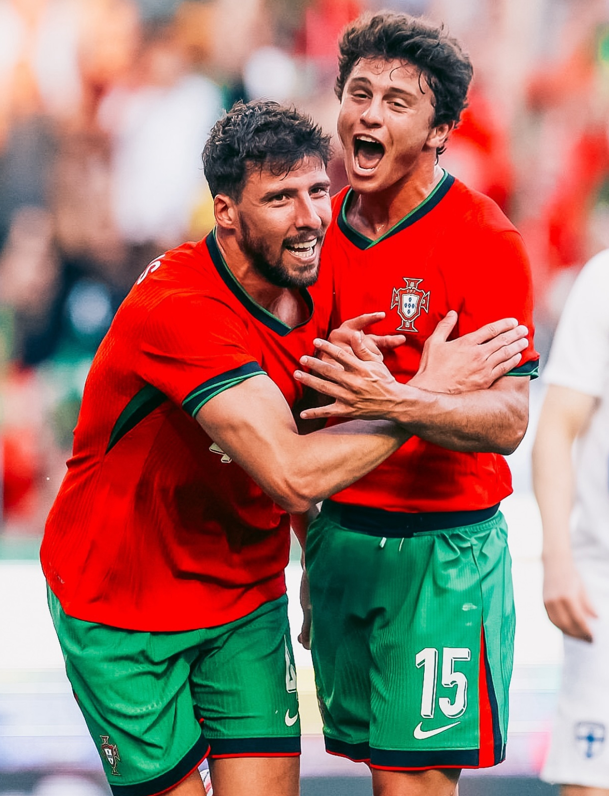 包含里昂晋级欧洲联赛，士气如虹的词条