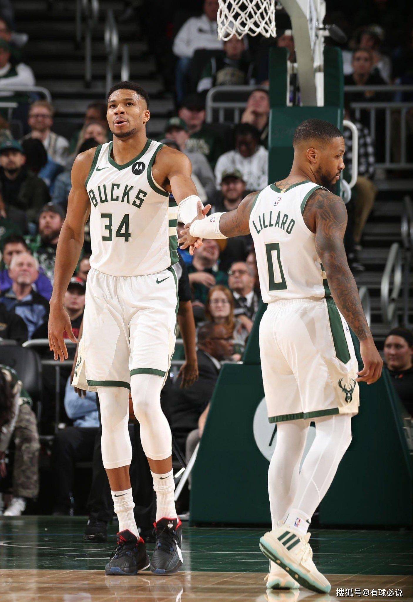 包含雄鹿击败国王，字母哥表现出色赢得欢呼的词条