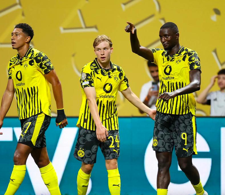 包含多特蒙德客场胜AC米兰，晋级下一轮的词条