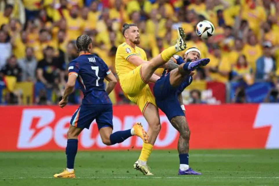 荷兰完胜法国,本泽马送出助攻 荷兰完胜法国,本泽马送出助攻