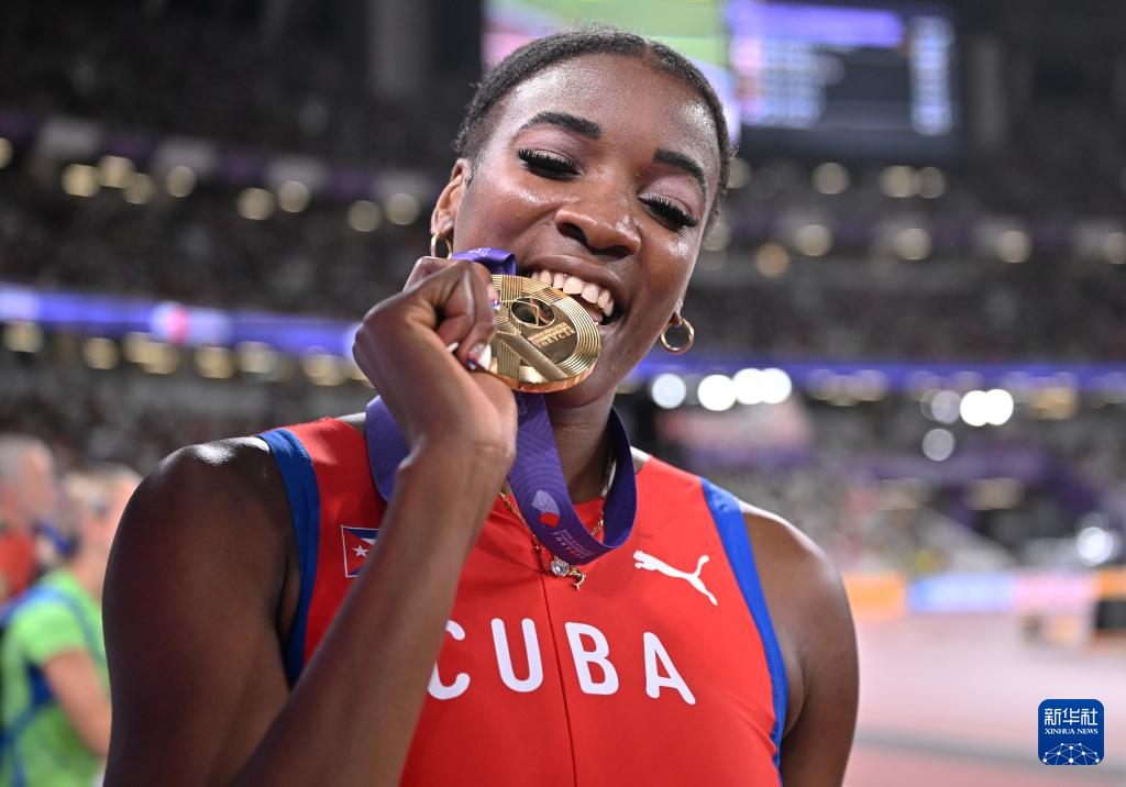 包含田径女子三级跳远：委内瑞拉选手夺冠的词条