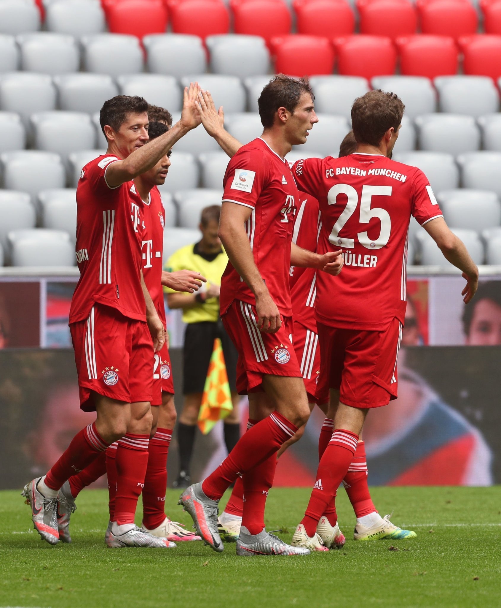 秘鲁鏖战阿森纳，罗本打破历史纪录