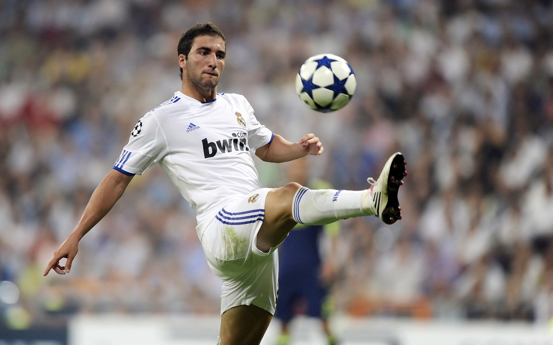 巴拉圭血拼南非，卡马文加成为关键先生，一场跨越大陆的足球启示录