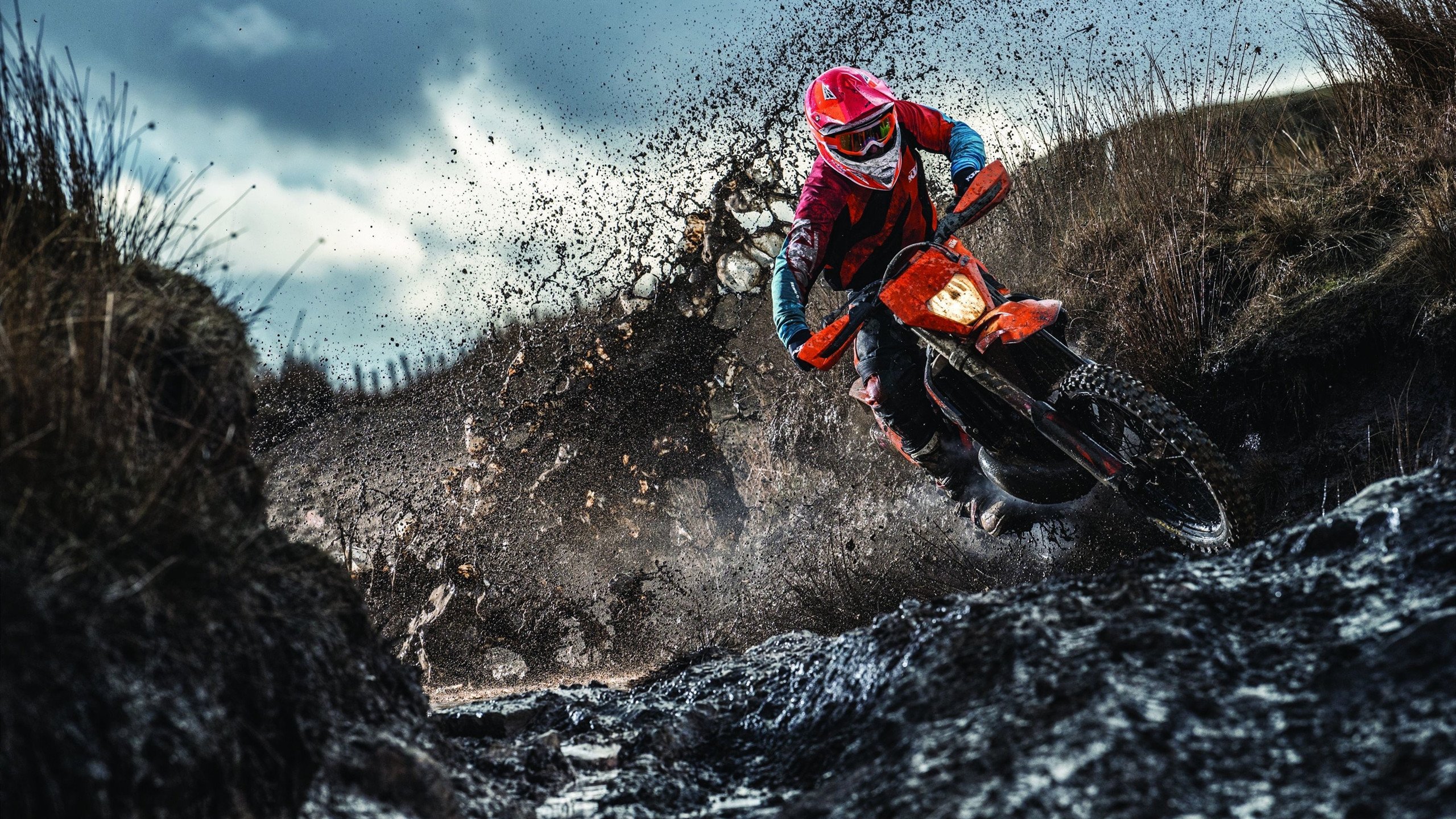 赛道上的逆袭，佩雷兹火热状态助阿斯顿马丁绝杀梅赛德斯